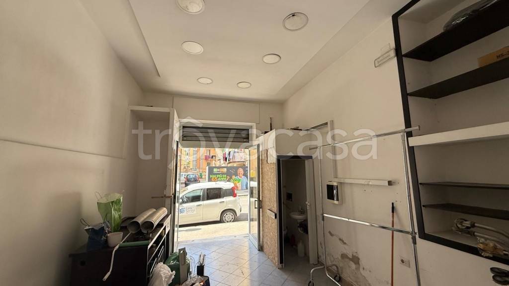 negozio in affitto a Napoli in zona Bagnoli