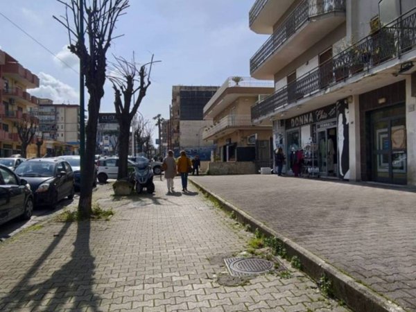 negozio in affitto a Napoli in zona Barra