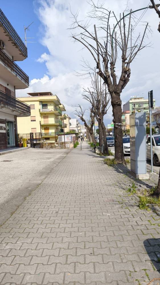 negozio in affitto a Napoli in zona Barra