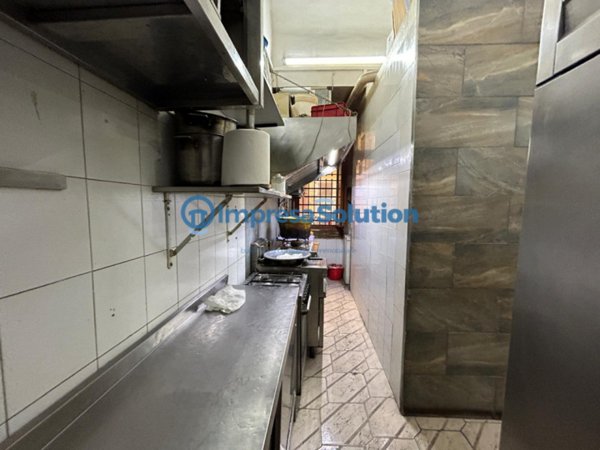 negozio in affitto a Napoli in zona Pendino / San Giuseppe