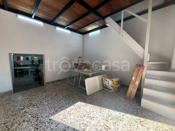 negozio in affitto a Napoli in zona Bagnoli