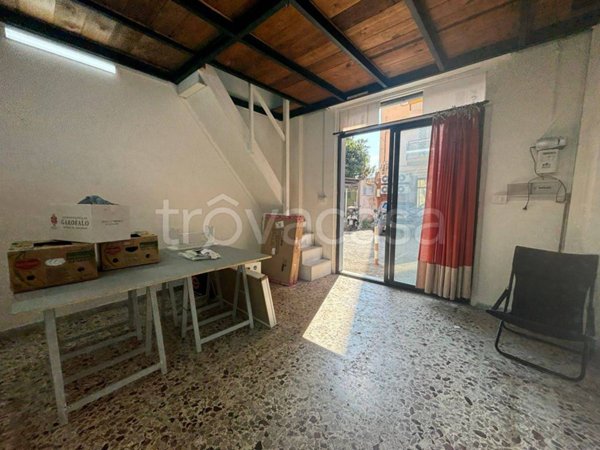 negozio in affitto a Napoli in zona Bagnoli