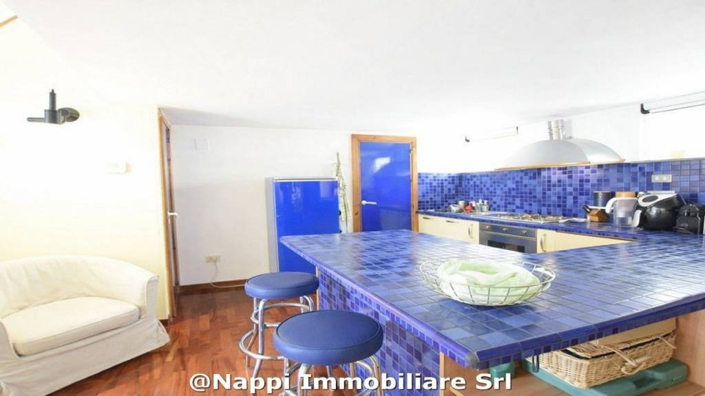 appartamento in affitto a Napoli in zona Chiaia