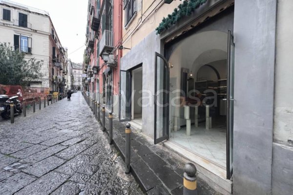 negozio in affitto a Napoli in zona Chiaia