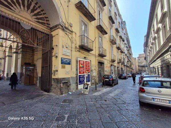 negozio in affitto a Napoli