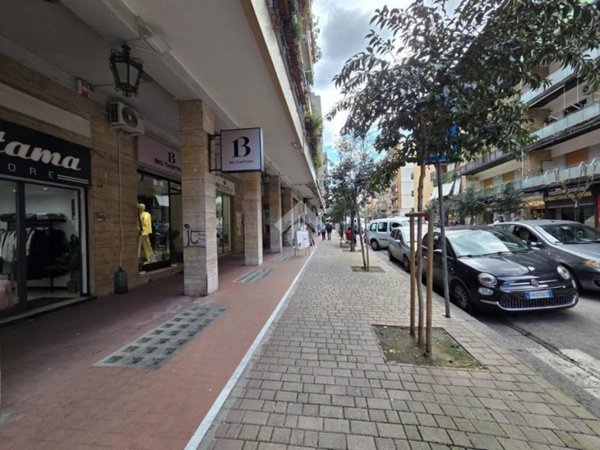 negozio in affitto a Napoli in zona Soccavo