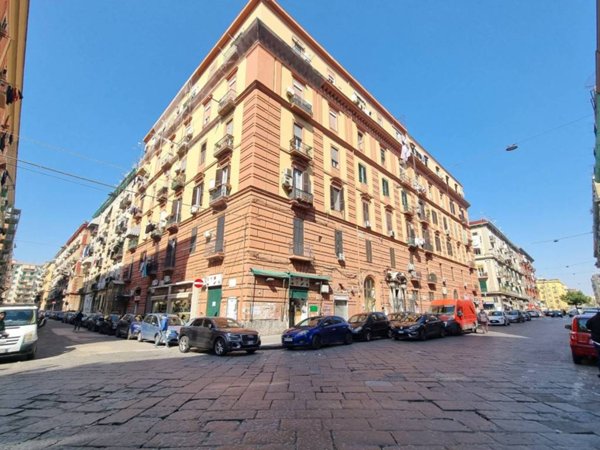negozio in affitto a Napoli
