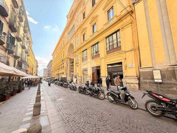 negozio in affitto a Napoli