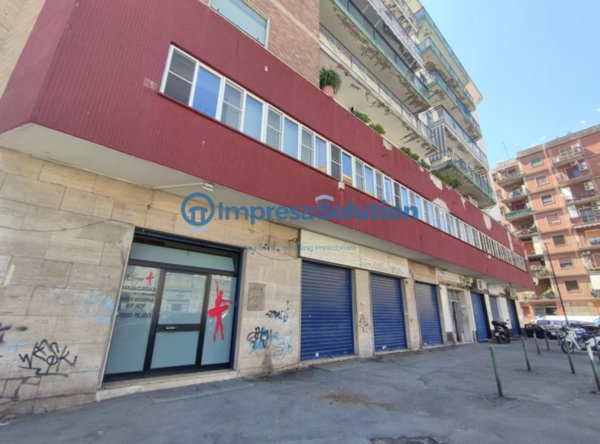 negozio in affitto a Napoli in zona Poggioreale