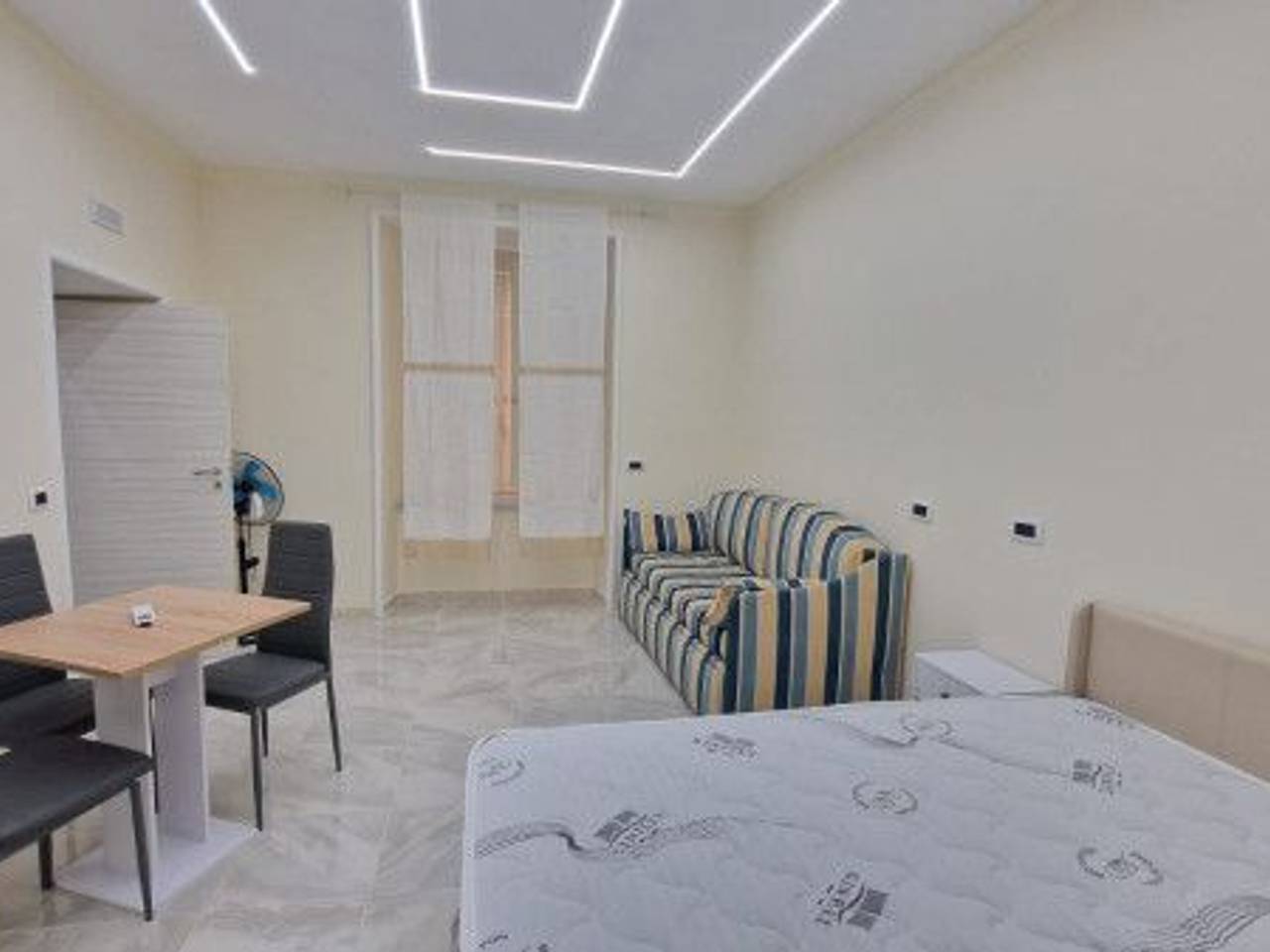 appartamento in affitto a Napoli in zona Chiaia