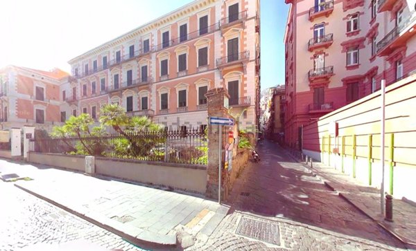 locale commerciale in affitto a Napoli in zona Chiaia