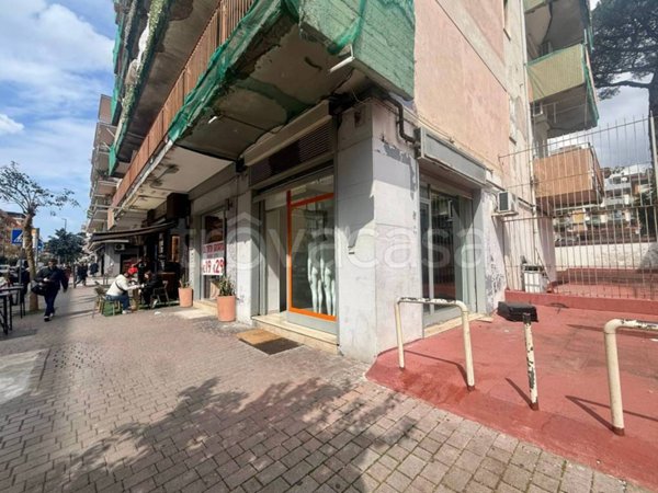 negozio in affitto a Napoli in zona Soccavo