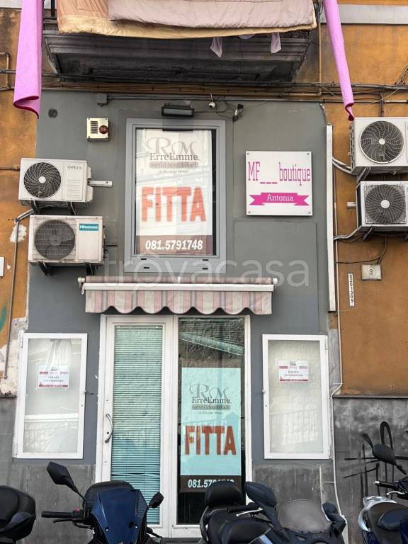negozio in affitto a Napoli