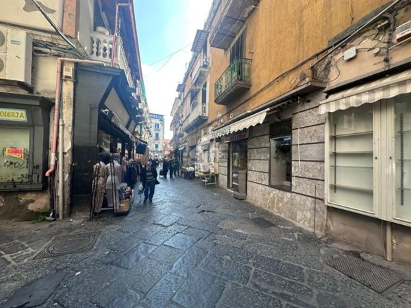locale commerciale in affitto a Napoli in zona Secondigliano