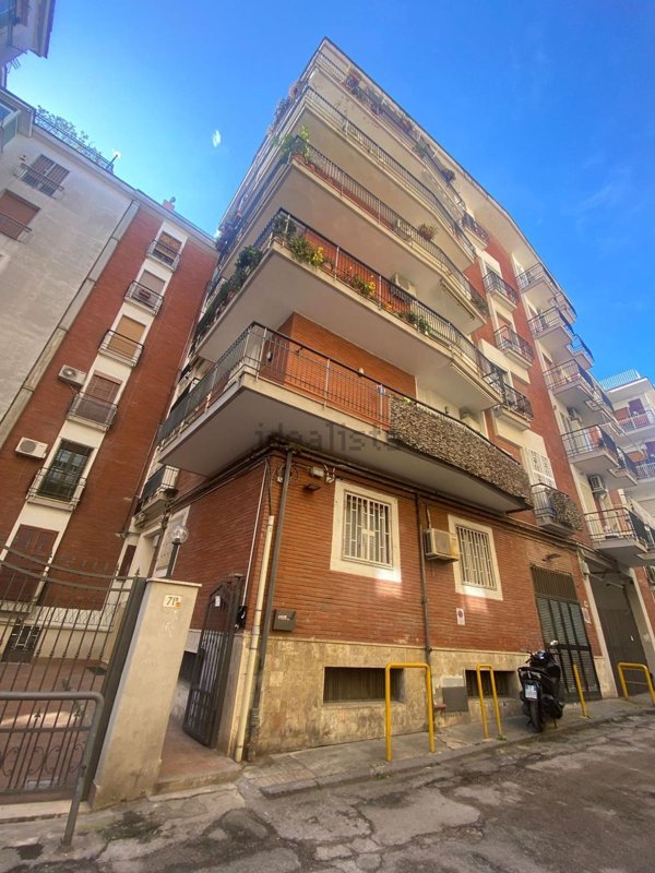 appartamento in affitto a Napoli in zona San Carlo all'Arena