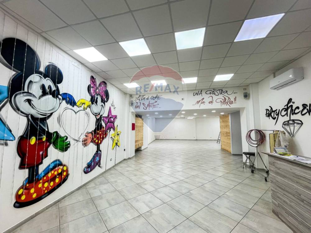 locale commerciale in affitto a Napoli