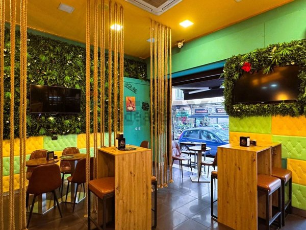 negozio in affitto a Napoli in zona Arenella