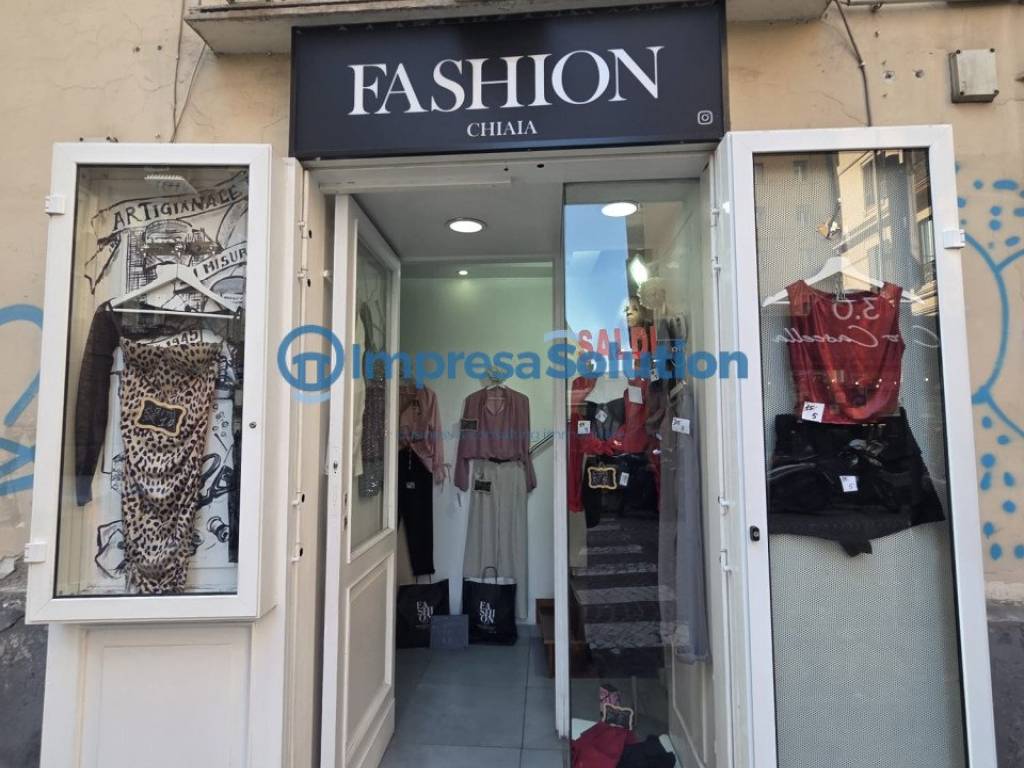 negozio in affitto a Napoli in zona Chiaia