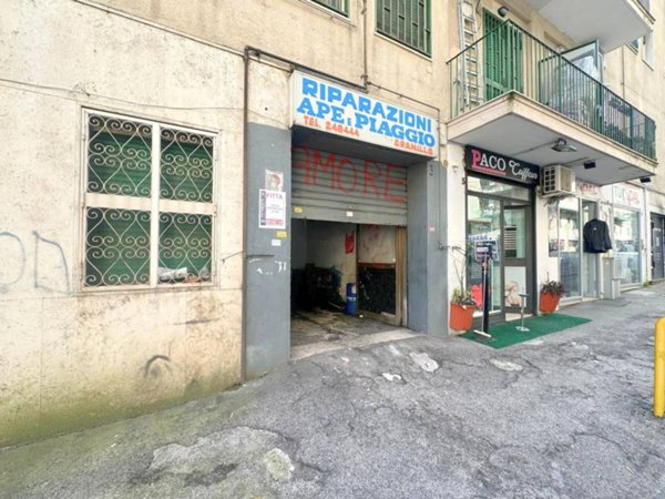 negozio in affitto a Napoli in zona Arenella