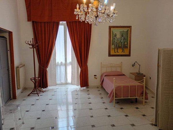 negozio in affitto a Napoli in zona Arenella