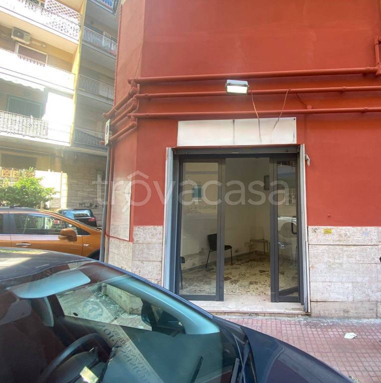 negozio in affitto a Napoli in zona Arenella