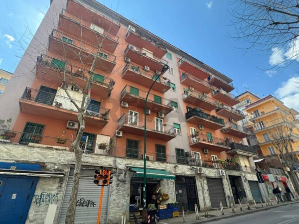 negozio in affitto a Napoli in zona Camaldoli