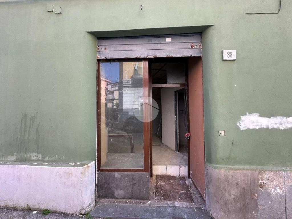negozio in affitto a Napoli in zona Bagnoli