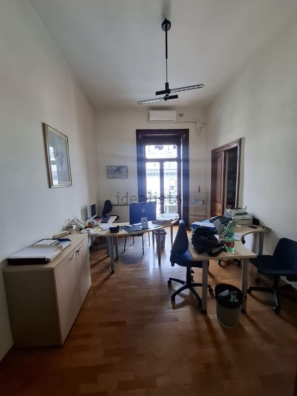 ufficio in affitto a Napoli in zona Pendino / San Giuseppe