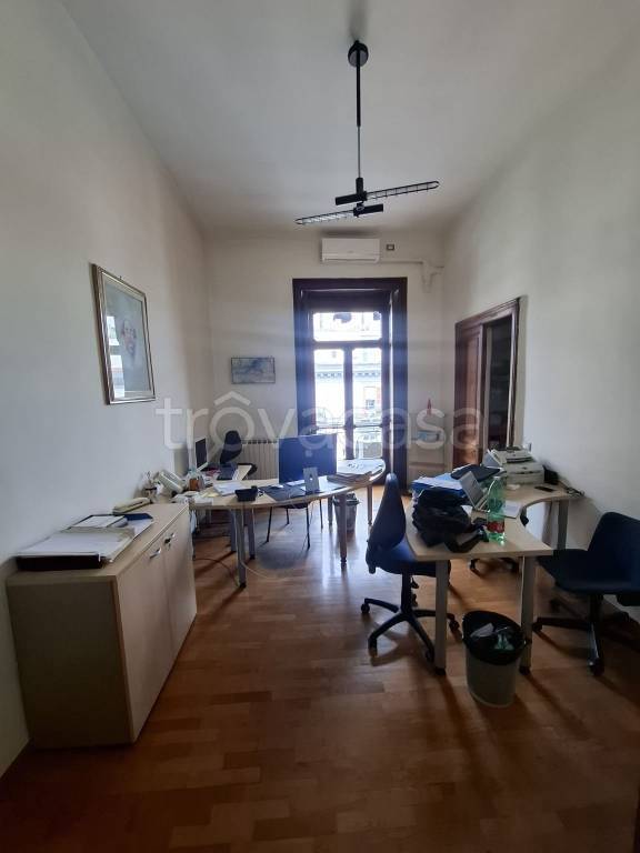 ufficio in affitto a Napoli in zona Pendino / San Giuseppe