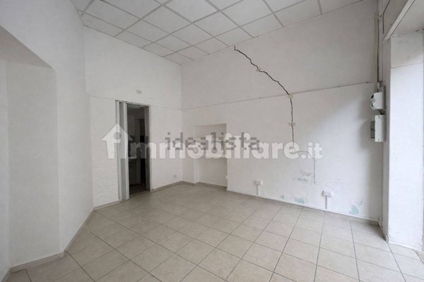 locale commerciale in affitto a Napoli in zona Fuorigrotta