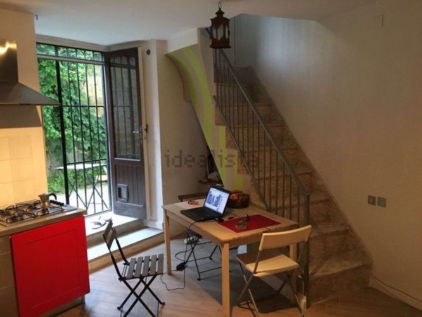 appartamento in affitto a Napoli in zona Chiaia