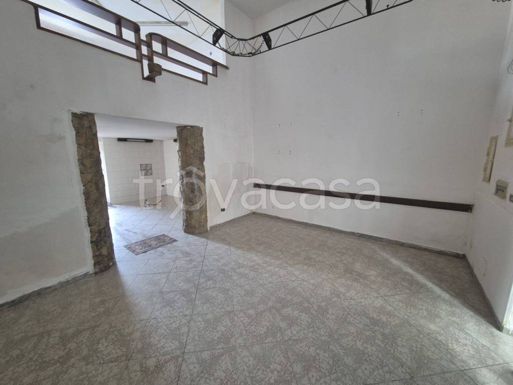 negozio in affitto a Napoli in zona Piscinola