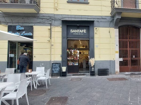 negozio in affitto a Napoli in zona Chiaia