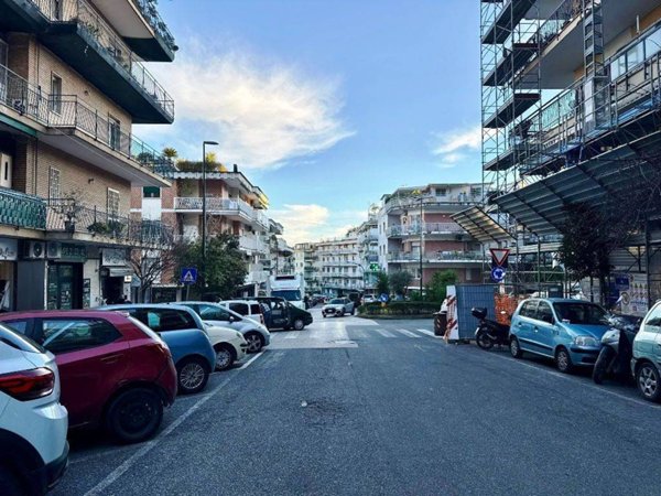 negozio in affitto a Napoli in zona Capodimonte / Colli Aminei