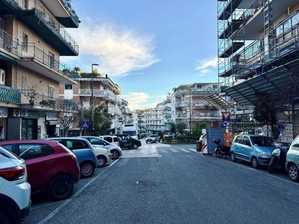 negozio in affitto a Napoli in zona Capodimonte / Colli Aminei
