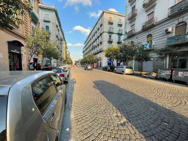 locale commerciale in affitto a Napoli in zona Vicaria
