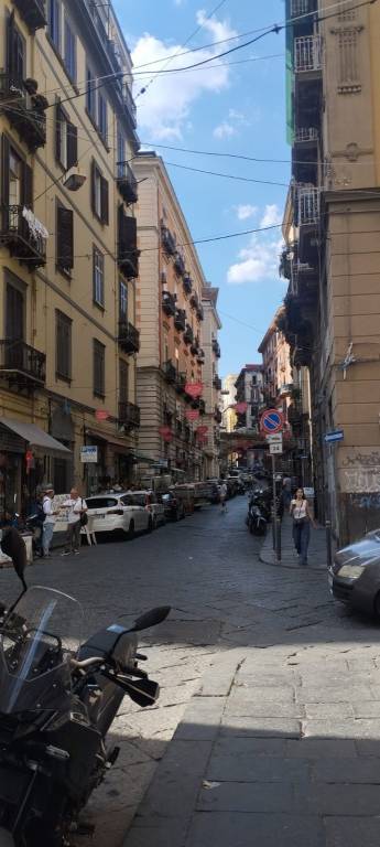 negozio in affitto a Napoli in zona Pendino / San Giuseppe