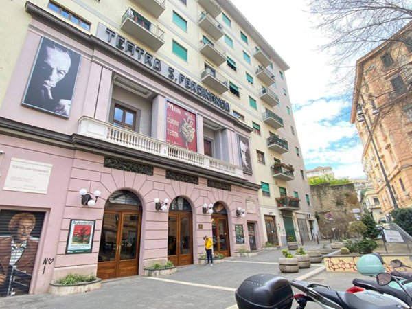 negozio in affitto a Napoli in zona San Ferdinando