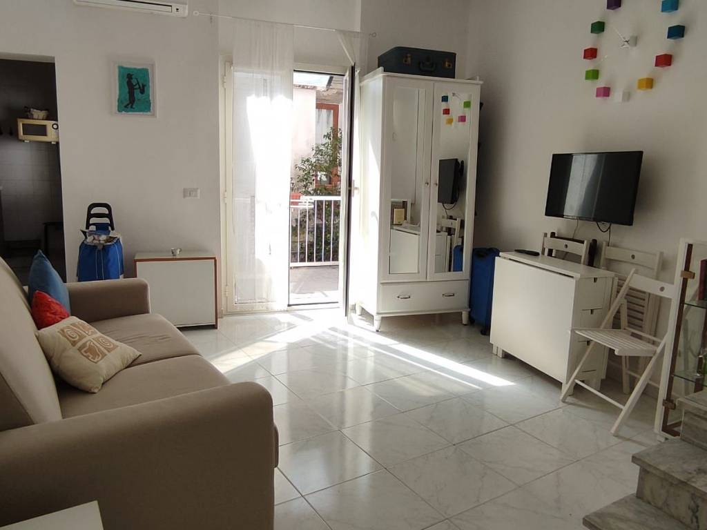 appartamento in affitto a Napoli in zona Chiaia