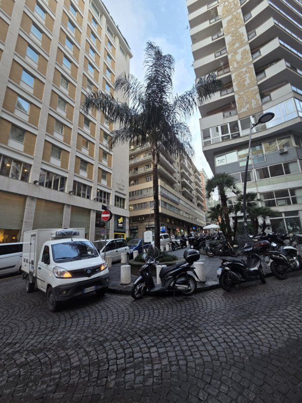 negozio in affitto a Napoli in zona Montecalvario
