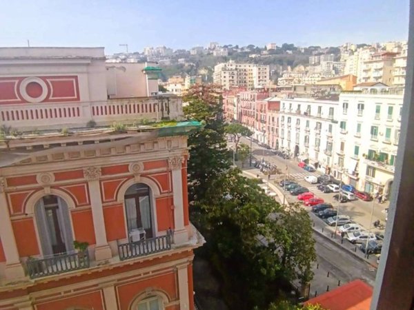 appartamento in affitto a Napoli in zona Chiaia