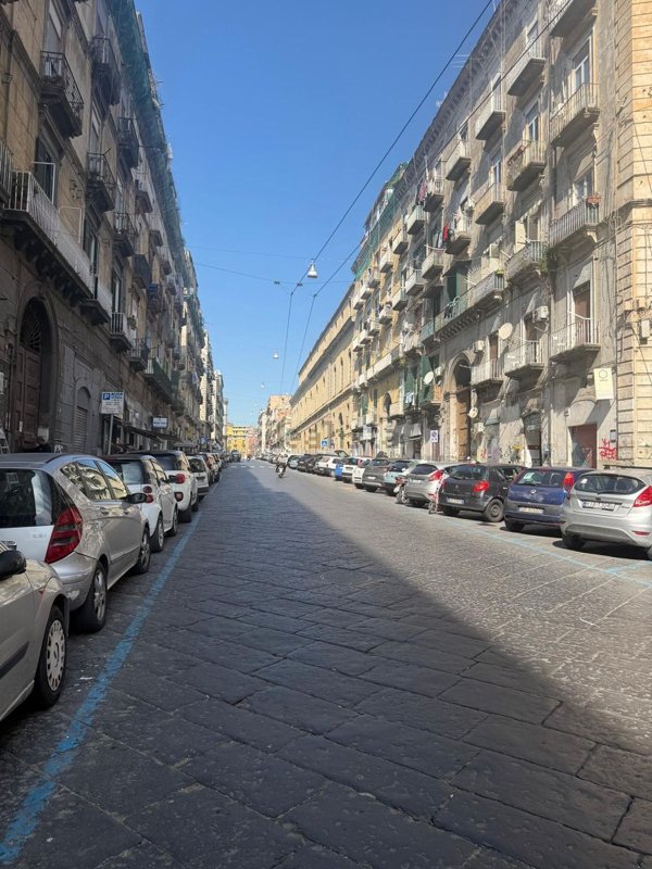 locale commerciale in affitto a Napoli in zona San Lorenzo
