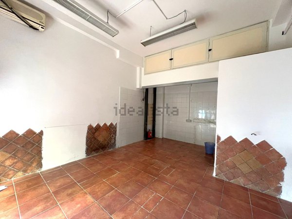 locale commerciale in affitto a Napoli in zona Arenella