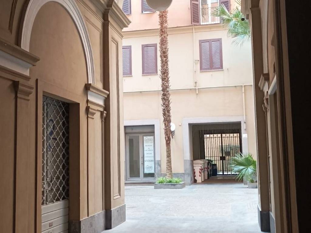 negozio in affitto a Napoli in zona Vomero