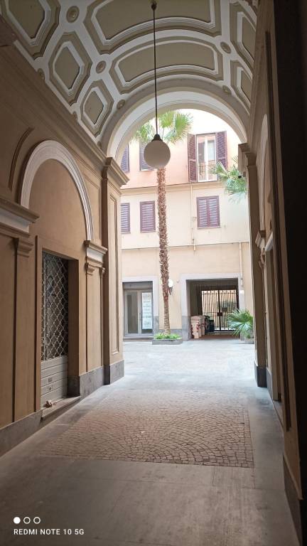 negozio in affitto a Napoli in zona Vomero
