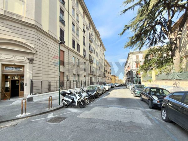 negozio in affitto a Napoli in zona Vomero