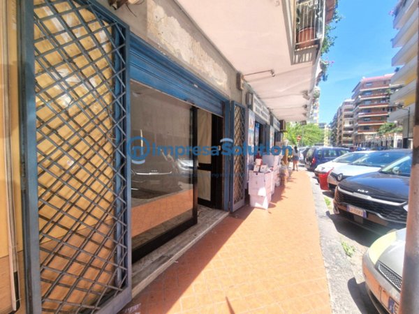 negozio in affitto a Napoli