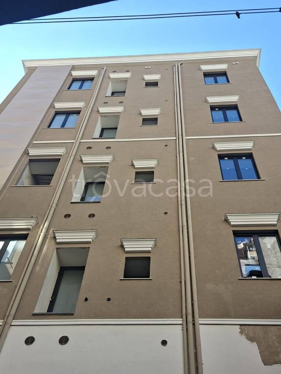 negozio in affitto a Napoli