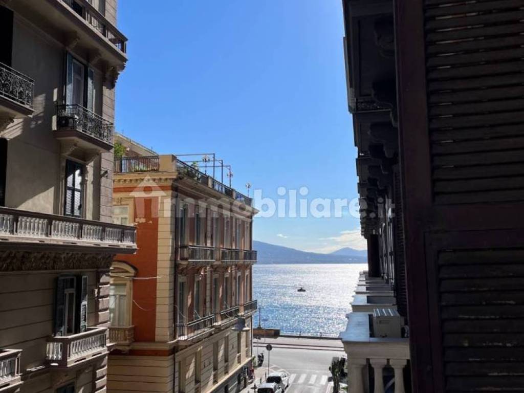 ufficio in affitto a Napoli in zona Chiaia