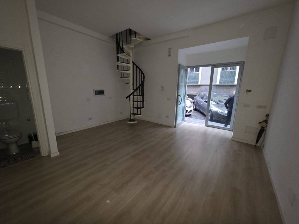 negozio in affitto a Napoli